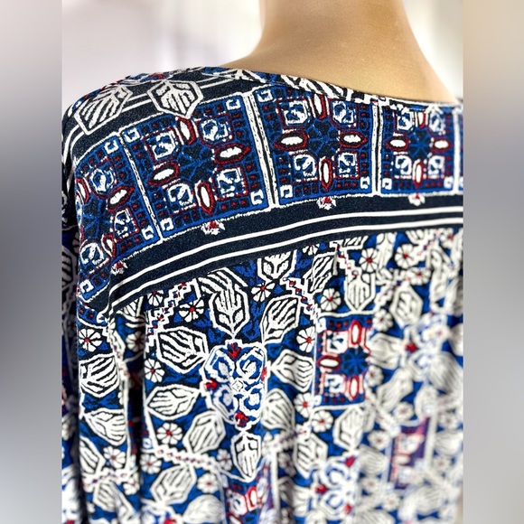 Dalia Blue and White Geometric Floral Blouse - Picture 5 of 9